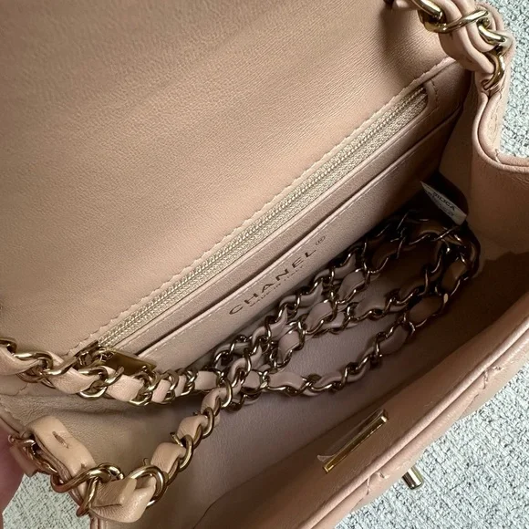 BEAUTIFUL Chanel 21a beige classic mini square - Picture 9 of 13